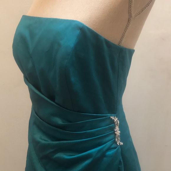 David’s Bridal Gown - Picture 4 of 8